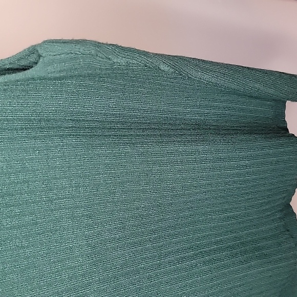 Mock Neck Sleeveless Sweater - Picture 7 of 7